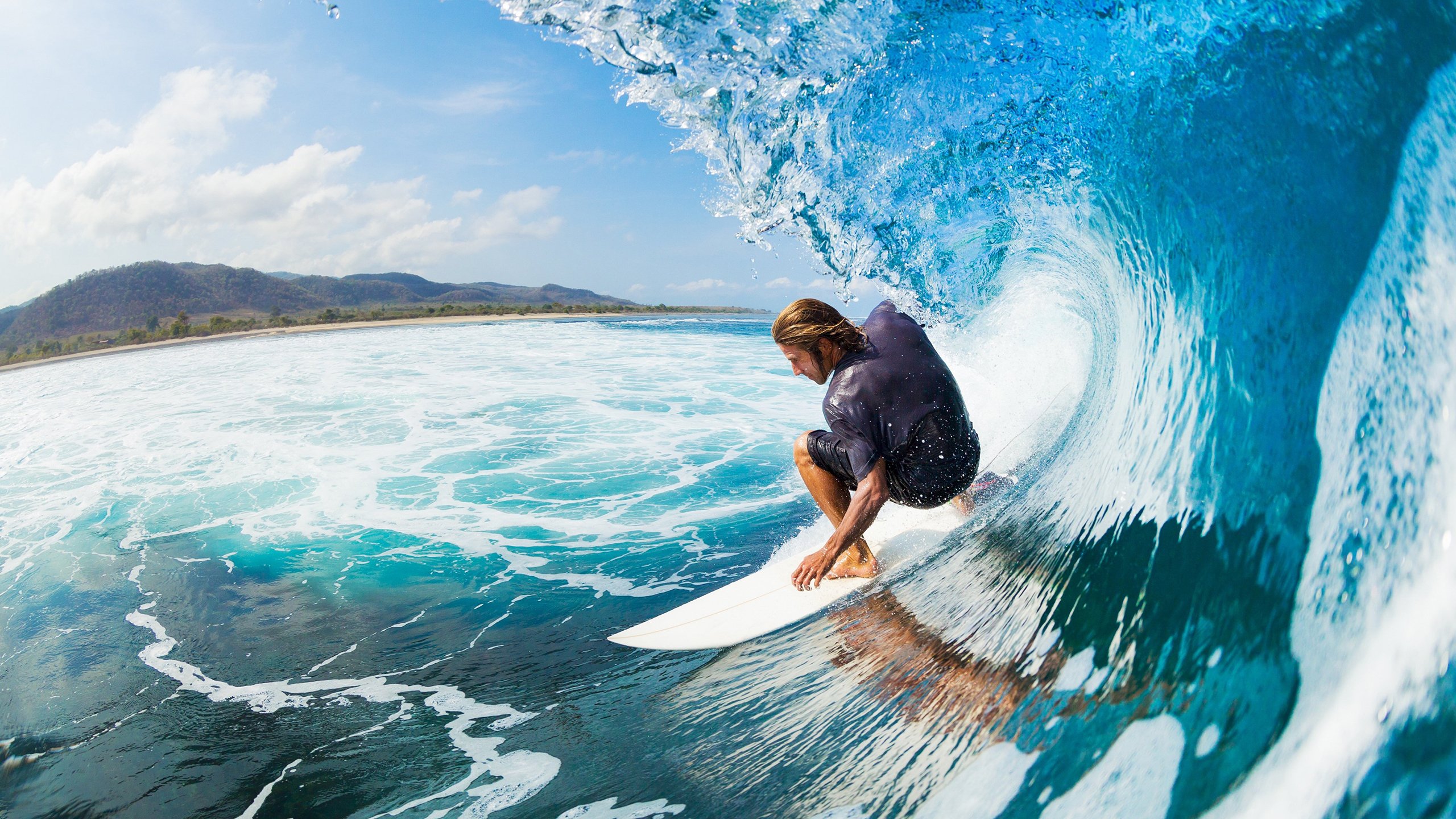 巴特尔的强力拦截为袋鼠队赢得关键比赛中的优势，巴特尔的替补