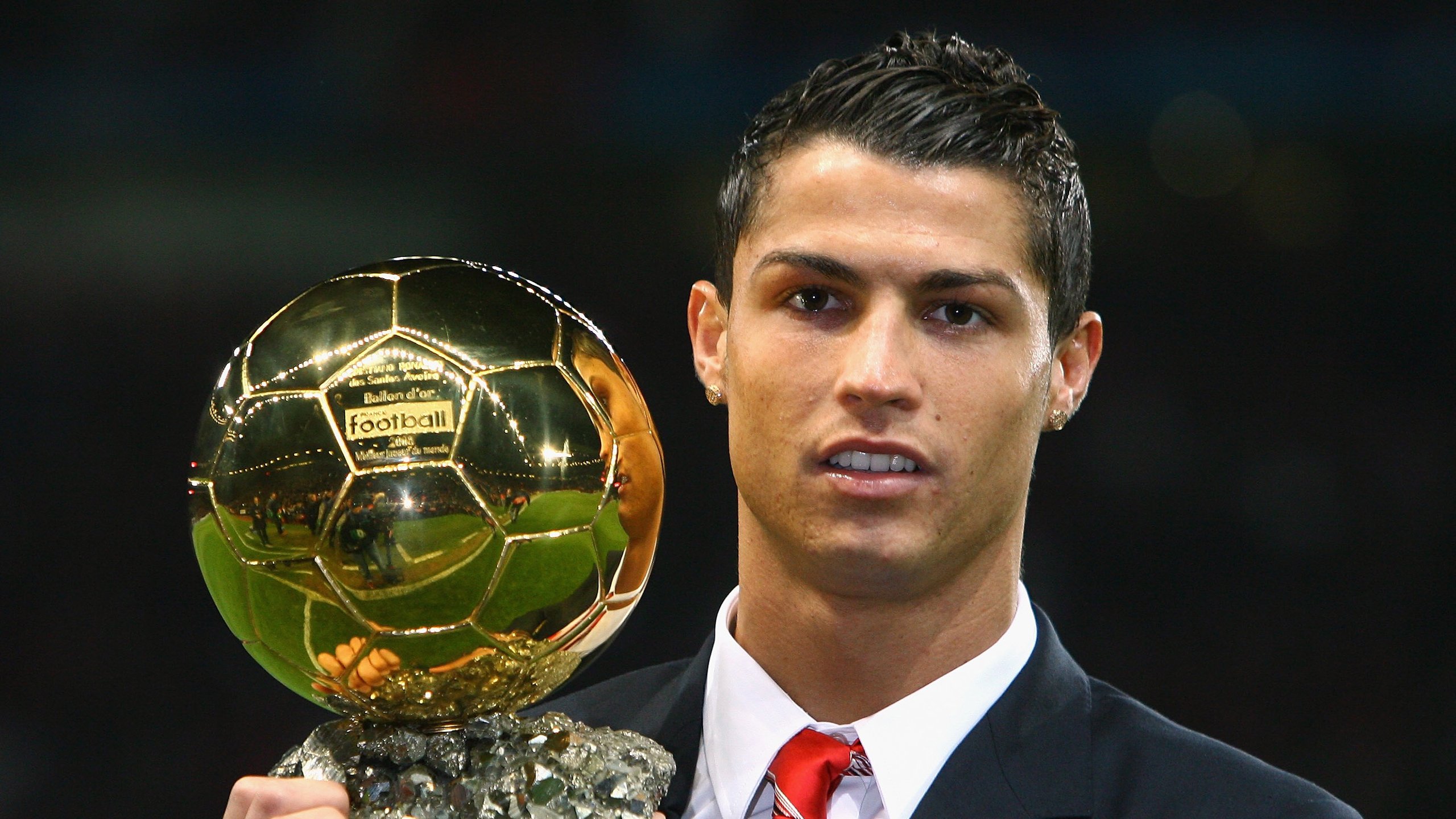 九游下载官网-C罗社交平台晒训练照回应质疑，c罗的社交平台